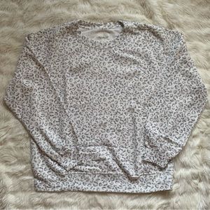 Abercrombie & Fitch Relaxed Pattern Sweatshirt in Light Grey Leopard Print